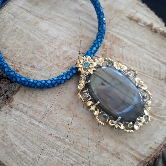 NEW! Handcrafted Labradorite and Stingray Necklace - Picture 5 of 15